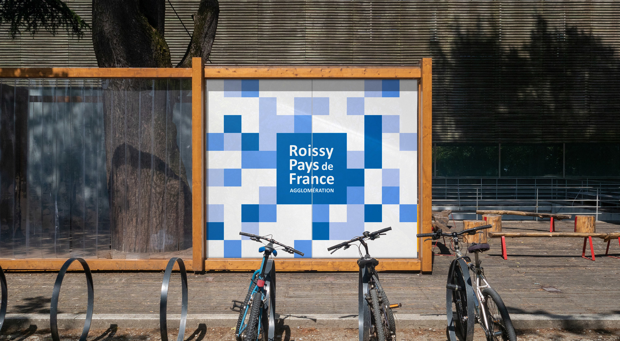 Roissy Logo Outdoor Mockup
