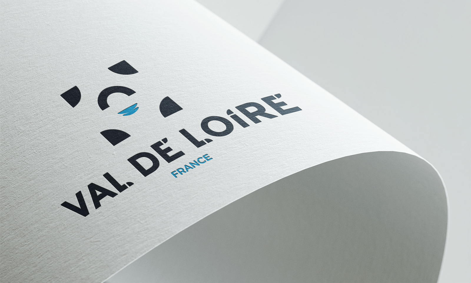 Val De Loire Logo Mockup 1